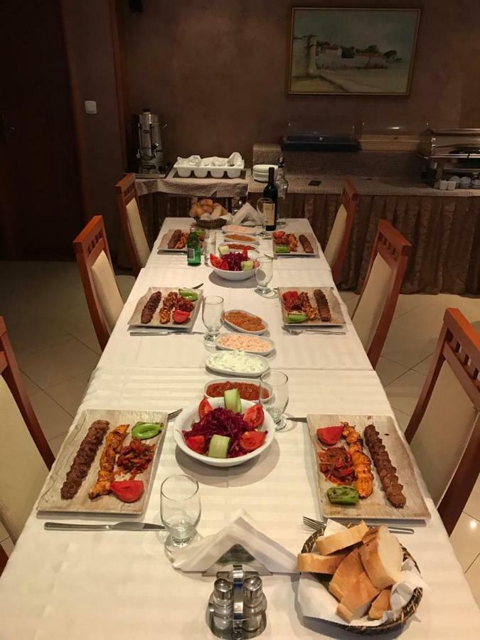Mena 3*